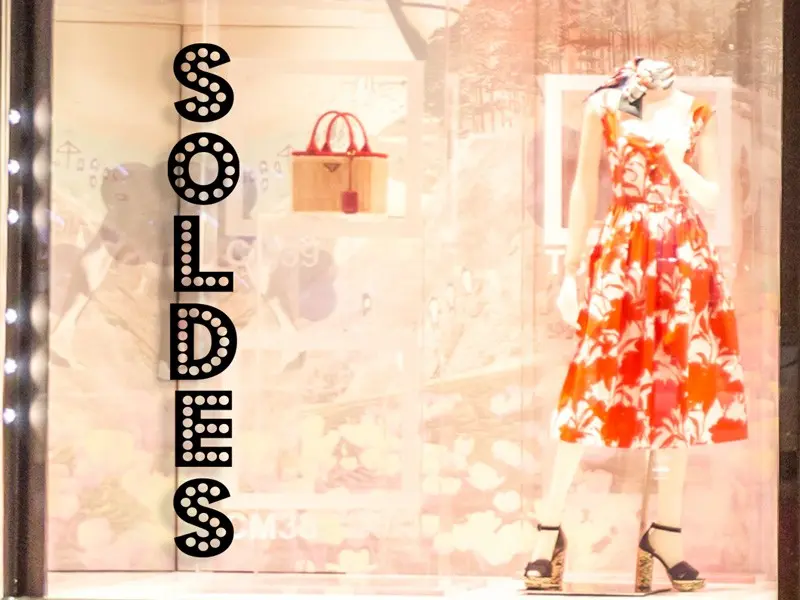 Sticker mural Soldes Soldes Petits ronds vertical résultat en situation gros plan Sticker Soldes Petits ronds vertical