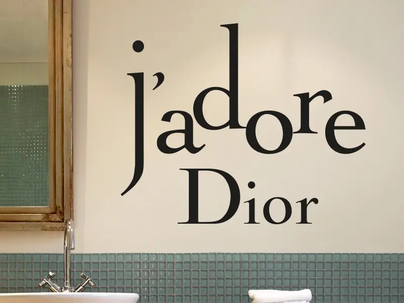 Sticker mural Stickers WC & Salle de bain J'adore Dior résultat en situation gros plan Sticker J'adore Dior