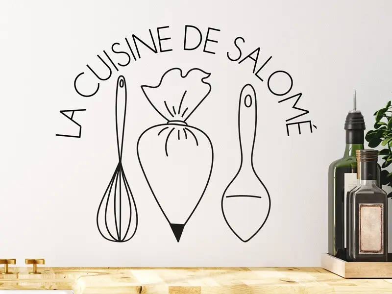 Sticker mural Chef - Ustensiles Pâtisserie avec texte personnalisé résultat en situation gros plan Sticker Pâtisserie avec texte personnalisé