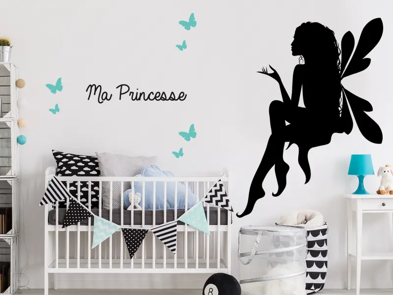 Sticker mural Féerique Fée Papillon Personnalisée résultat en situation Sticker Fée Papillon Personnalisée