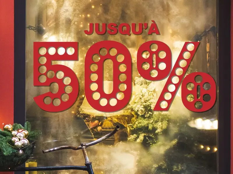 Sticker mural Soldes Jusqu'à Petits ronds Personnalisable résultat en situation gros plan Sticker Jusqu'à Petits ronds Personnalisable