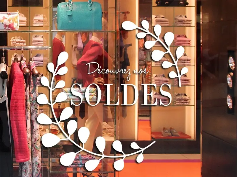 Sticker mural Soldes Découvrez nos Soldes Floral résultat en situation Sticker Découvrez nos Soldes Floral