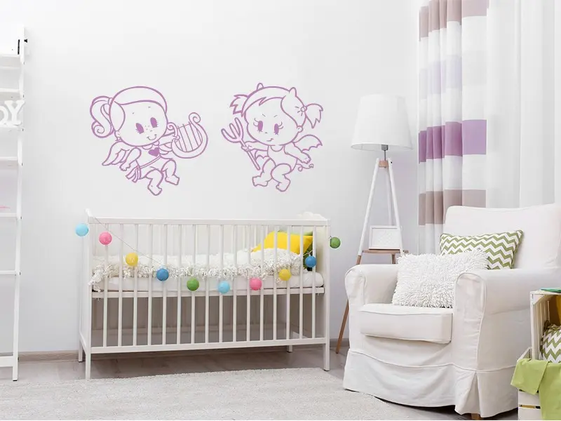 Sticker mural Stickers Bébé Mi-ange Mi-Démon résultat en situation Sticker Mi-ange Mi-Démon