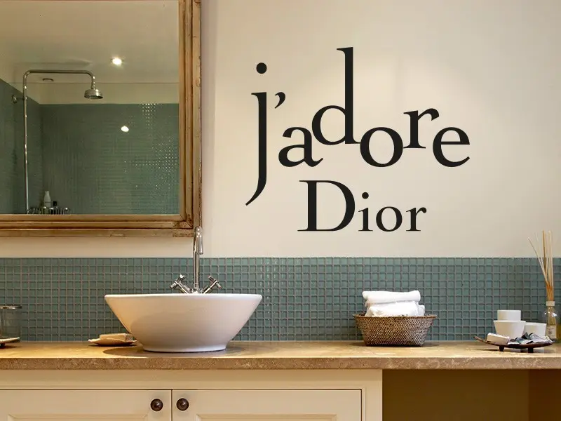 Sticker mural Stickers WC & Salle de bain J'adore Dior résultat en situation Sticker J'adore Dior