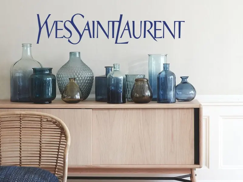 Sticker mural Autres Textes Yves Saint Laurent 2 résultat en situation Sticker Yves Saint Laurent 2