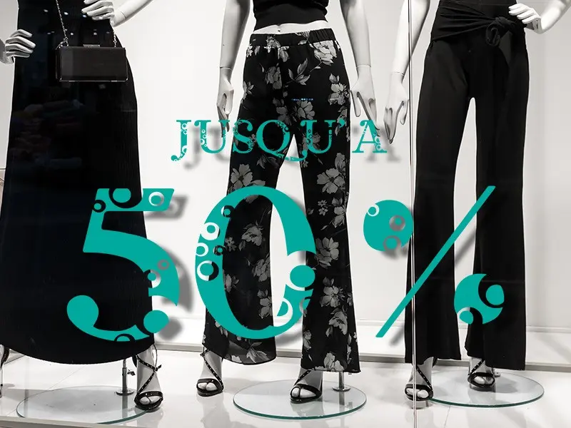 Sticker mural Saldos Jusqu'à Bulles Personnalisable résultat en situation gros plan Sticker Jusqu'à Bulles Personnalisable