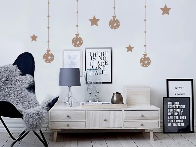 Sticker mural Noël Pack Boules de Noël Etoiles résultat en situation Sticker Pack Boules de Noël Etoiles