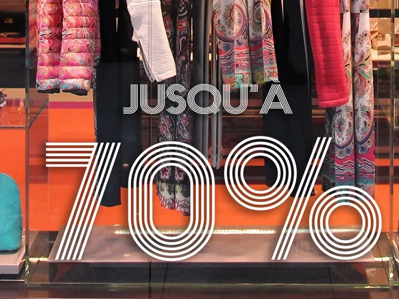 Sticker mural Saldos Jusqu'à Traits Elégants Personnalisable résultat en situation Sticker Jusqu'à Traits Elégants Personnalisable