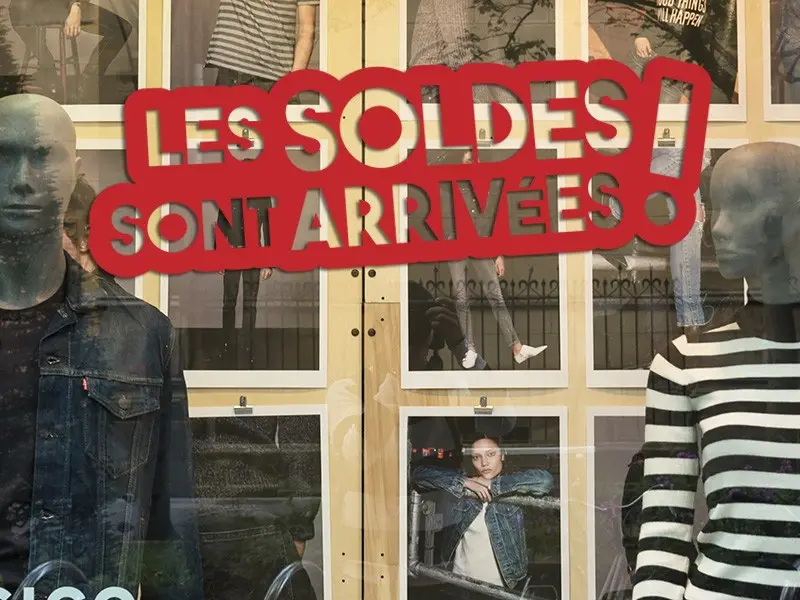 Sticker mural Soldes Les soldes sont arrivés résultat en situation Sticker Les soldes sont arrivés