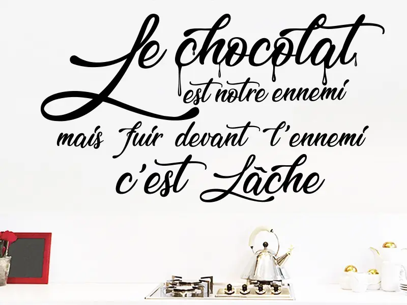 Sticker mural Textes & Recettes Le chocolat est notre ennemi résultat en situation gros plan Sticker Le chocolat est notre ennemi