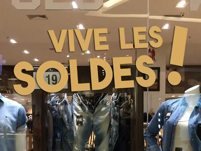 Sticker mural Saldos Vive les Soldes 2 résultat en situation Sticker Vive les Soldes 2