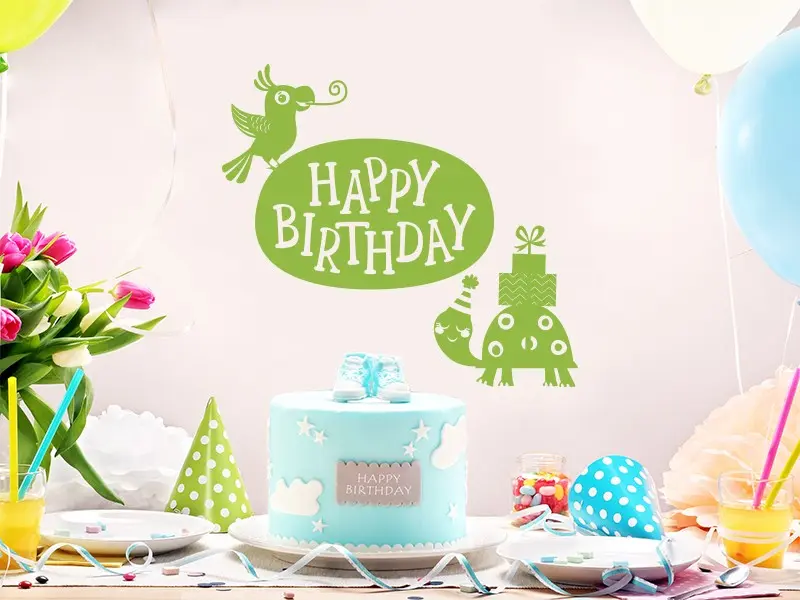 Sticker mural Happy Birthday Tortue et Perroquet résultat en situation