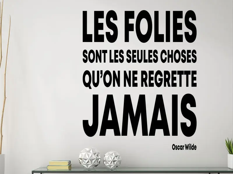 Sticker mural Citations d'Auteur Citation Les Folies de Oscar Wilde résultat en situation gros plan Sticker Citation Les Folies de Oscar Wilde