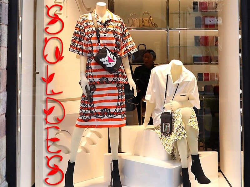 Autocolante para montra Soldes Feuilles Printemps Vertical